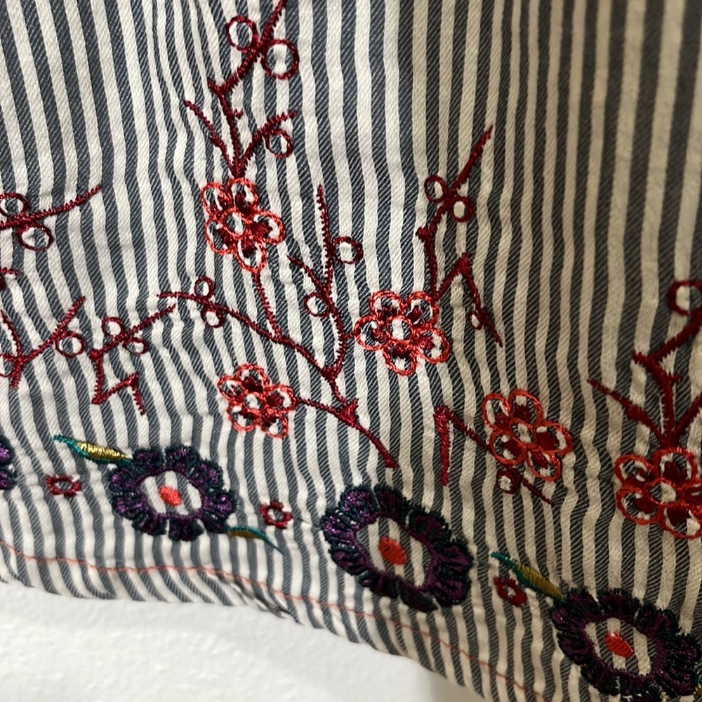 3J Workshop Johnny Was gray/ white striped embroidered long blouse. Size Small - Picture 6 of 12